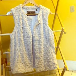 True Grit / Fur / Button down vest